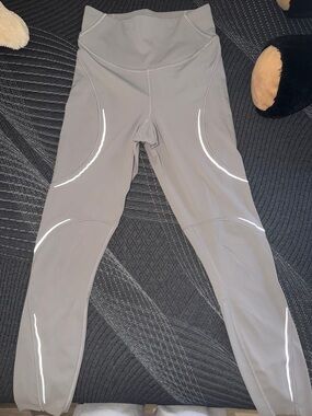 lululemon athletica taupe grey reflective leggings